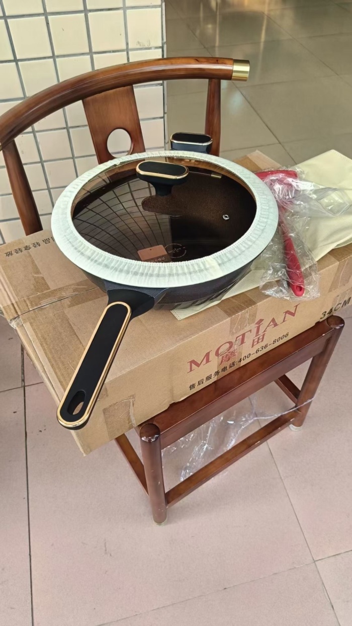 品牌高端货麦饭石不粘锅260个，配硅胶铲，独立包装，原箱原件，别拿普通的比，不是一个概念，几十块钱的事