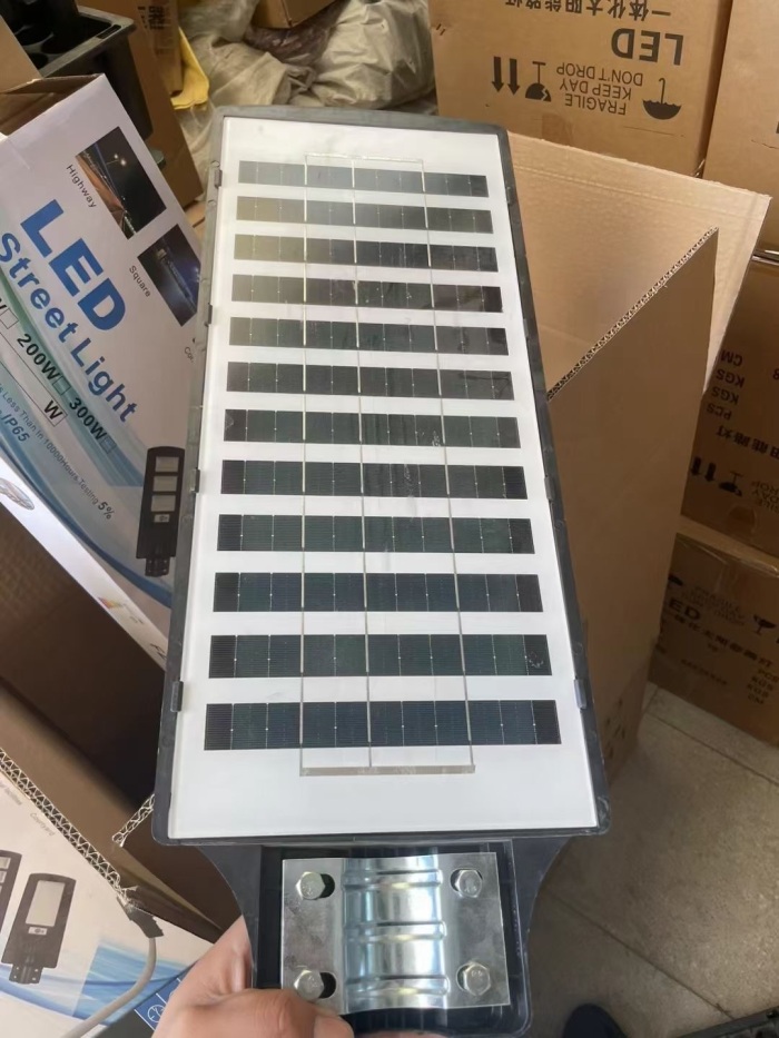 出口货，高端太阳能路灯300个左右，3x元出