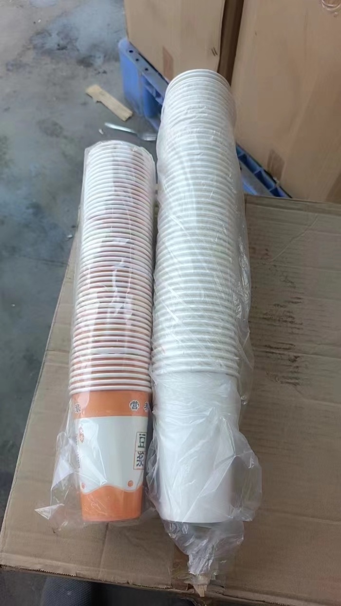 白色一箱20条5箱 豆浆杯还有37箱 一箱条 1快多一条[勾引][勾引]