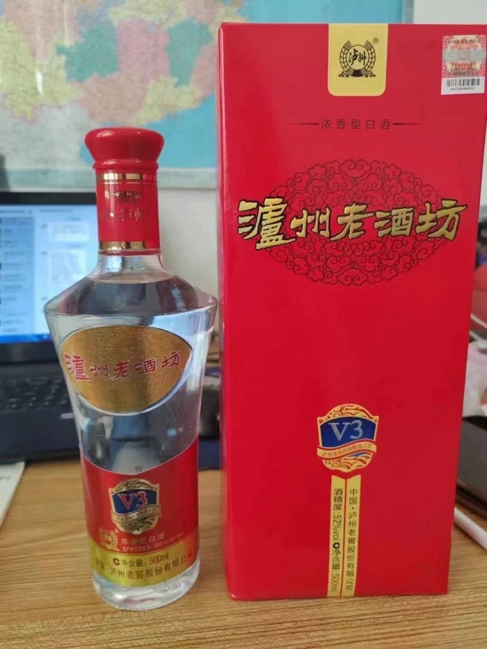 2015年、16年 泸州老酒坊V3 52度 纯粮优级酒水 一箱6瓶 还有300多箱，100多元一箱处理