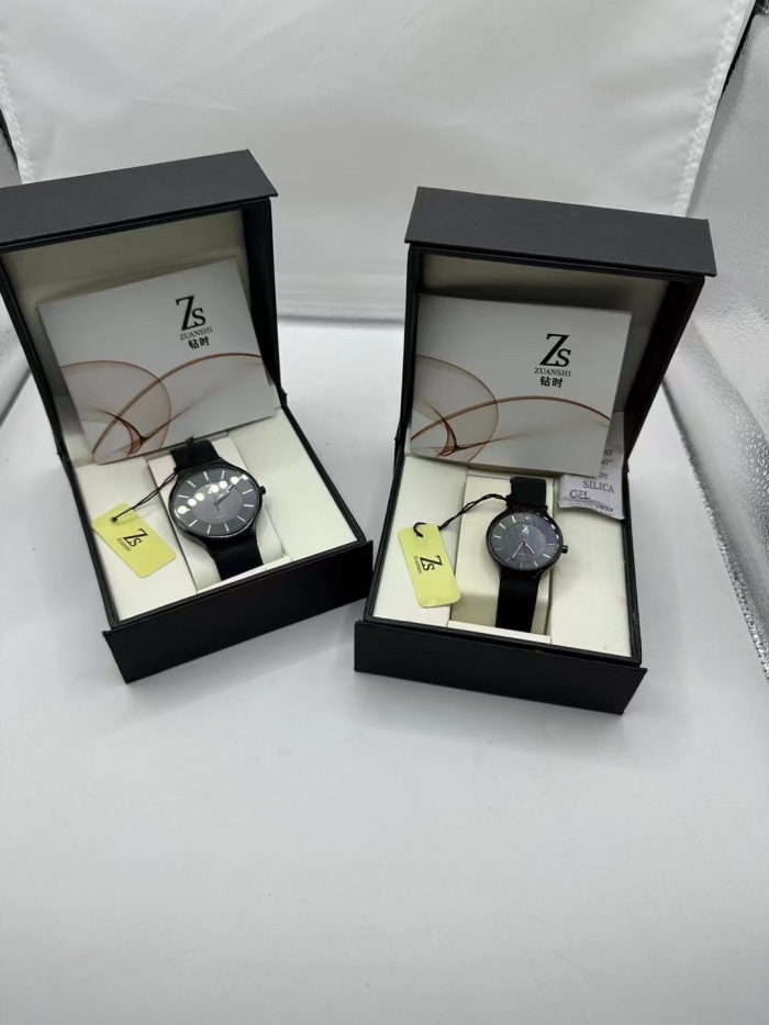 Zs 品牌手表，男女款 ，共400个