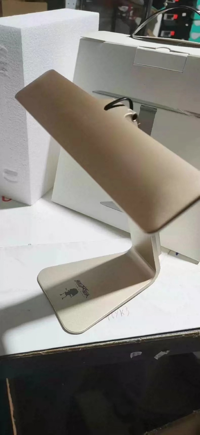 200个充电款超薄护眼台灯，灯头可调节，全清每个4.8元秒！