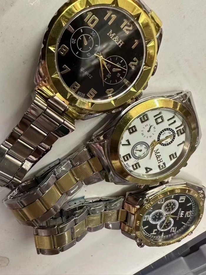 剩余3000个左右，高端手表5.5元一单清，懂货的来，都有电，包质量，讲价勿扰[握手][握手]