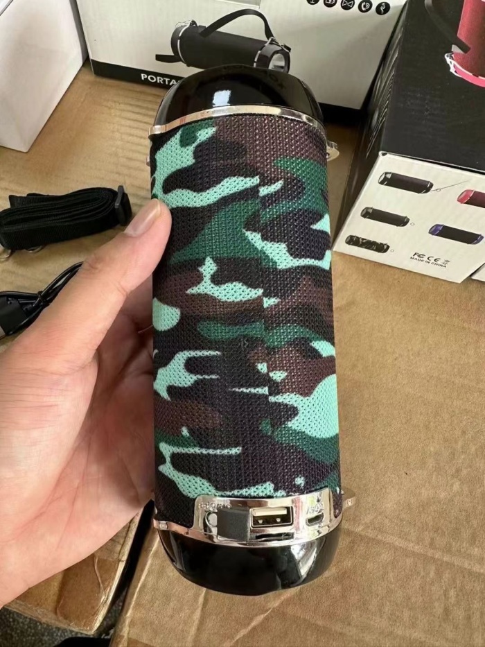 1150pcs，J11 便携式 手提蓝牙音响，FM收音/ USB / TF / LED手电，全新有电，箱规：39.5*38.3*434.5m/ 50pcs，21.95kg