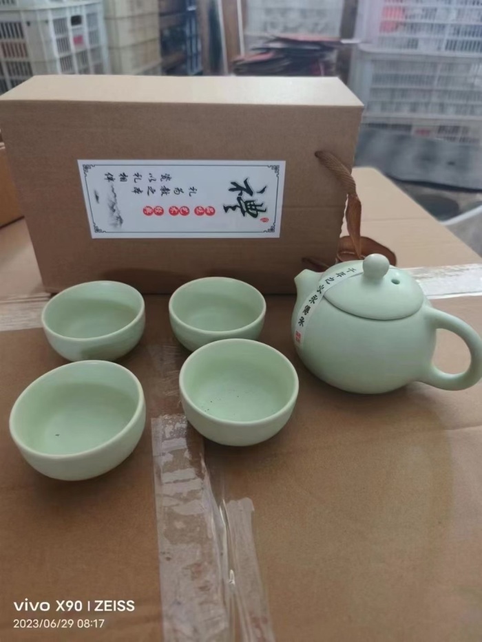 高端茶具礼盒套装处理3000套，一箱36套，全清6块钱处理，亏本出，能搞的拿去[鼓掌][鼓掌][鼓掌]