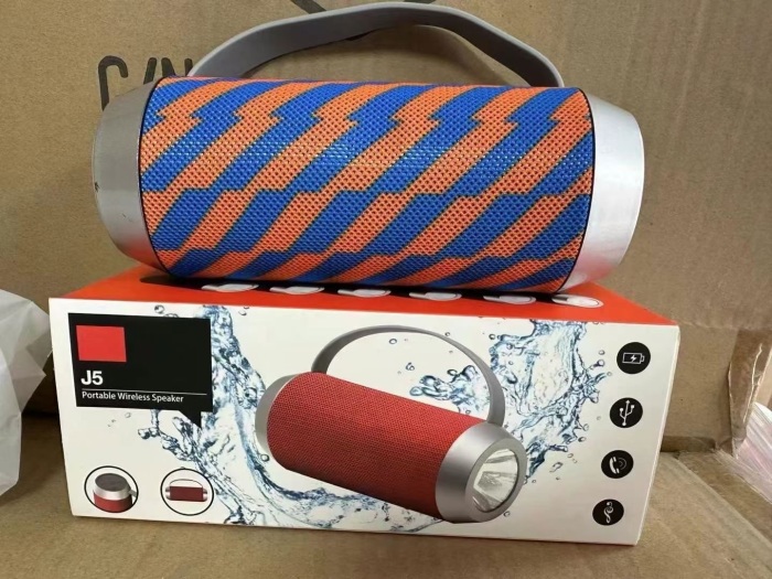 3900pcs，J5 小型便携式 手提蓝牙音响，FM收音/ USB / TF / LED手电，全新有电，箱规：40.9*40.5*43cm/ 50pcs，21.6kg
