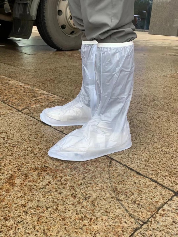 物业毕业🎓，清仓雨鞋 鞋套，食品厂养殖业都可以用得上，品质非常好，总数量有几千双，有喜欢的老板拿去发财