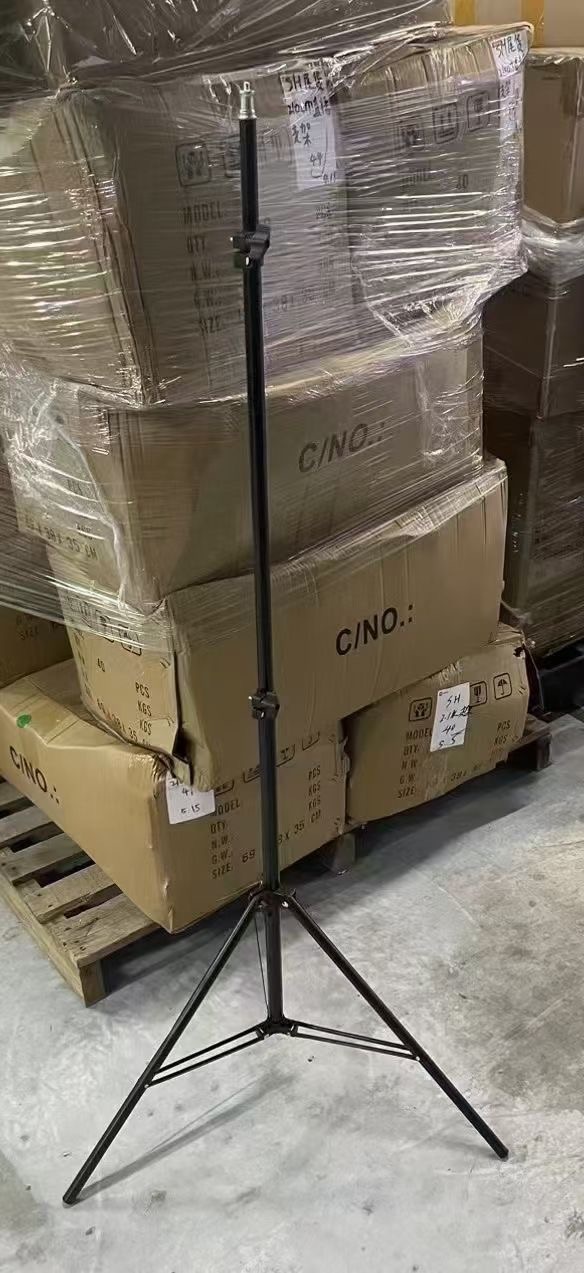 直播支架两米一的2200个。一米二的550个，一单清，3.8元