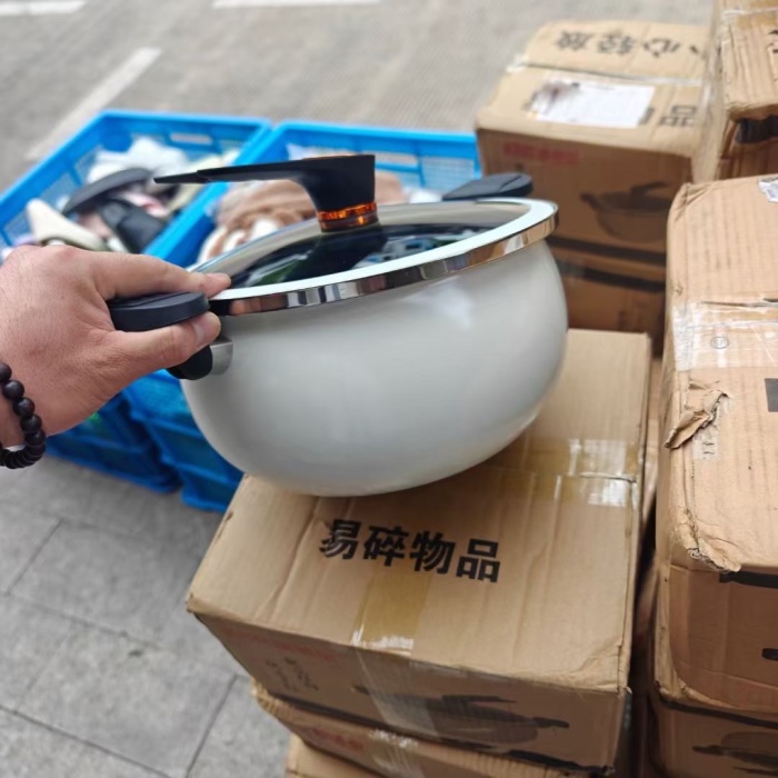 微压锅192个，刚刚卸车，还热乎的，15块一个，能清的来