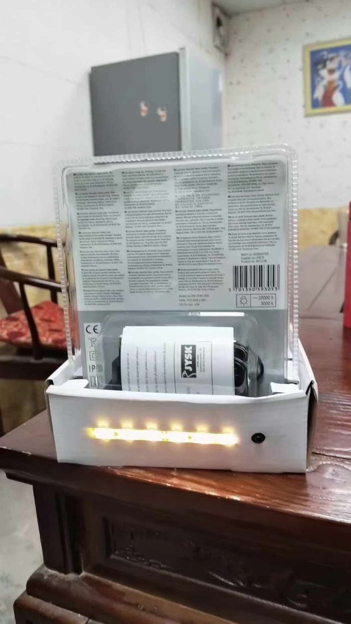 品牌出口外贸5M灯条，配欧标12V1A认证电源，线长5M，暖白光，原箱5000pcs，内配12V23A电池灯带样品