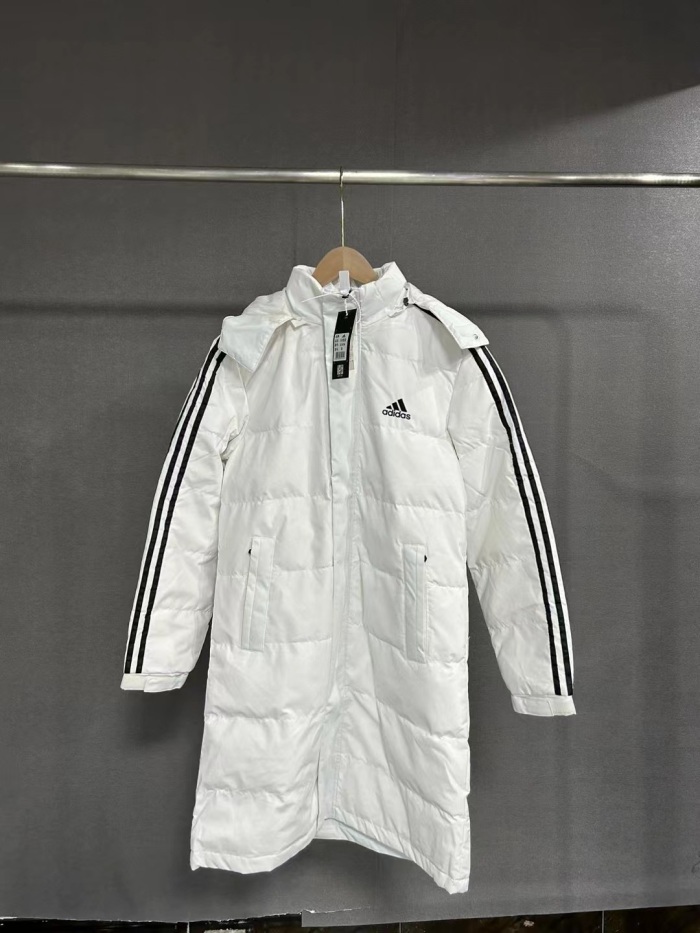 100来件阿迪达斯长款羽绒服，三标齐全，刺绣标，拉链扣子全部原标，黑白俩色，清货特价🉐️