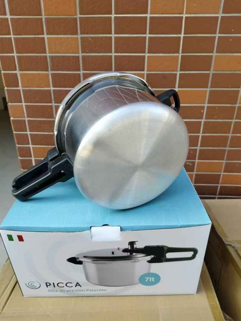 高端高压锅2000个左右，22公分和24公分，板板正正，独立包装，原箱原件，质量嘎嘎好，可分单，便宜处理