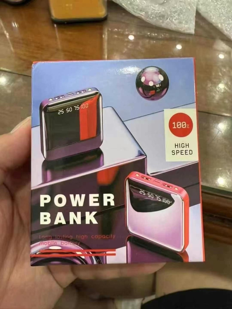 充电宝5000毫安1000套，带手电筒，全新整齐，一箱100套