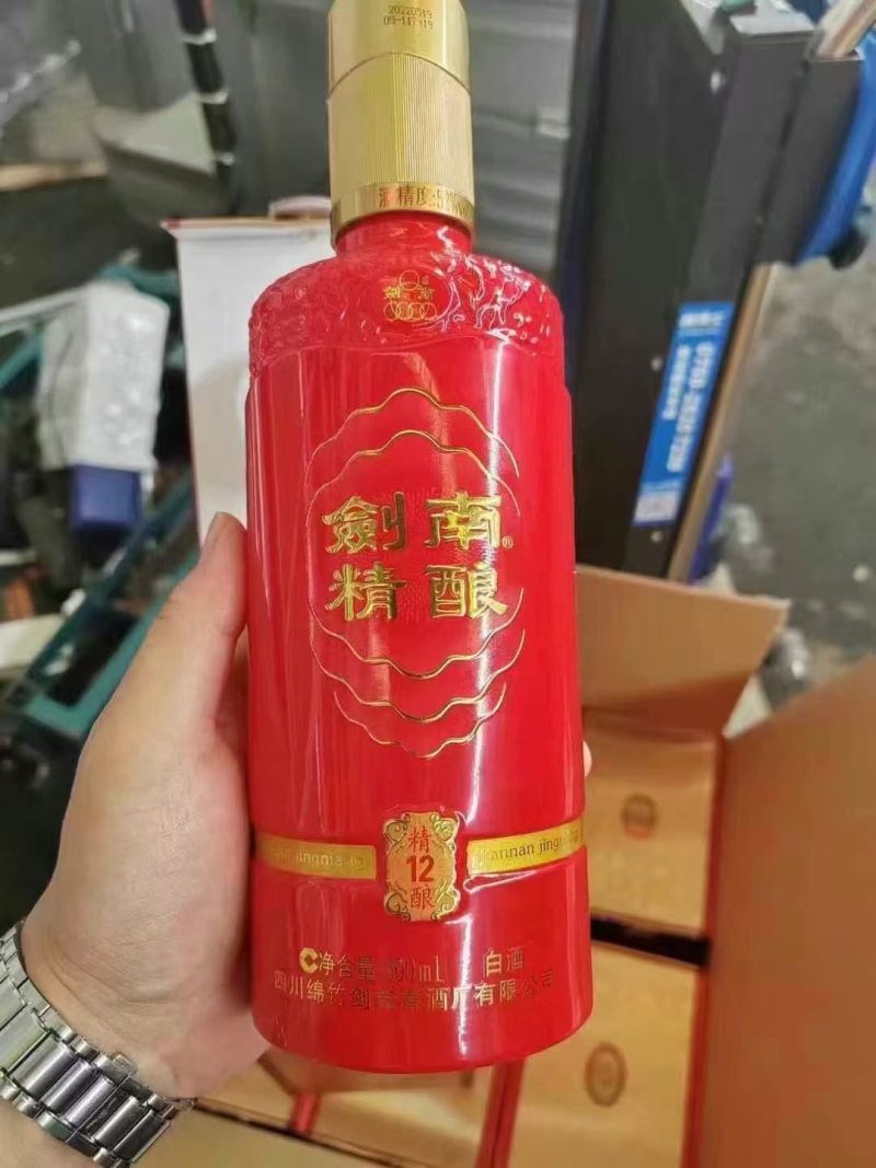 几百箱，剑南春总厂产品，优级酒水，42度，半手工盒，有手提袋，手续齐全