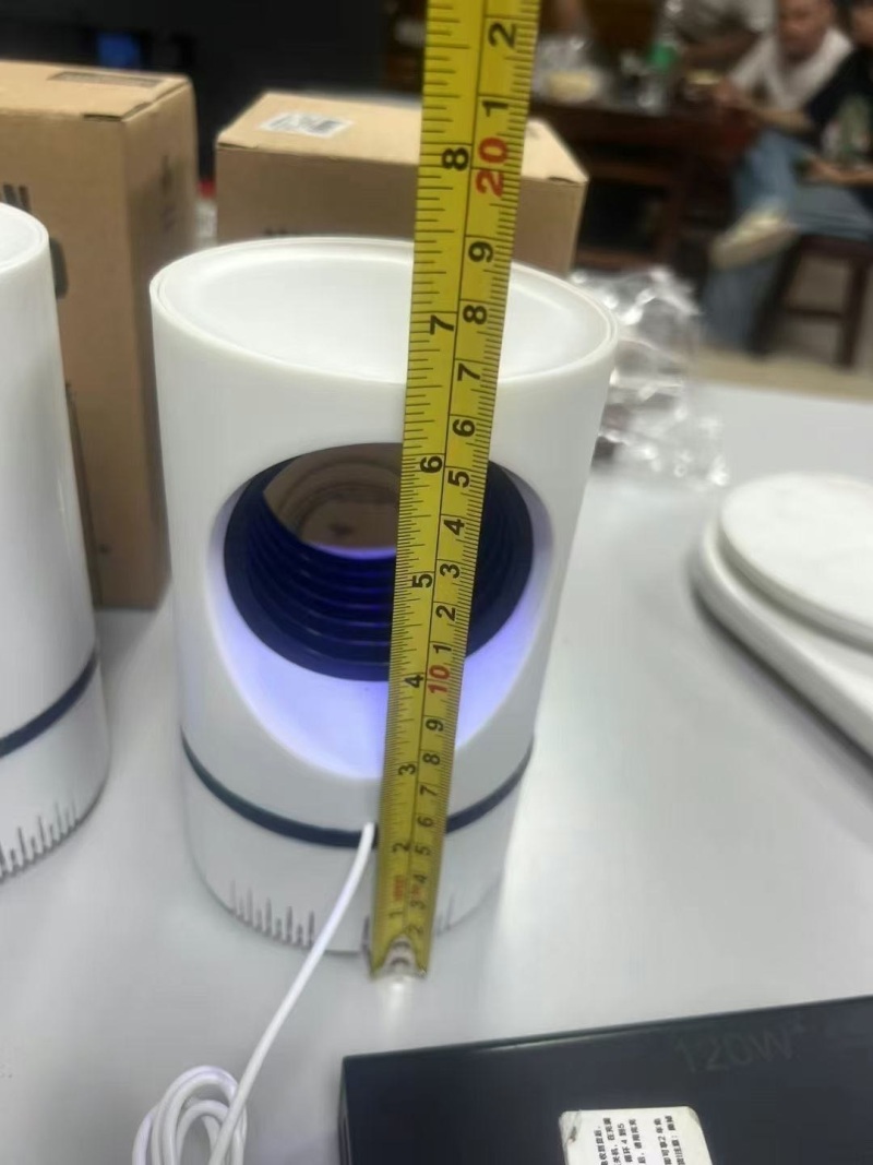 灭蚊灯1000个左右， 原箱原件，2.5元一个。