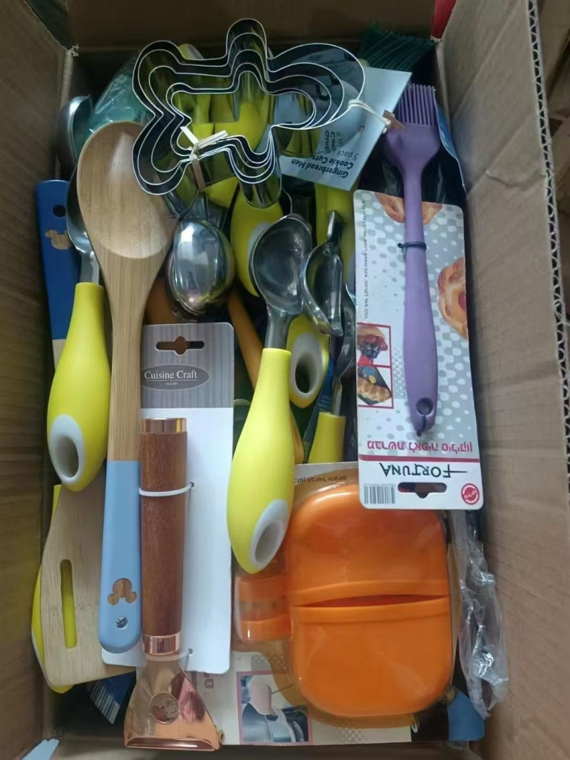 杂款餐具处理10吨，适合出口外贸 ​几千块钱一吨