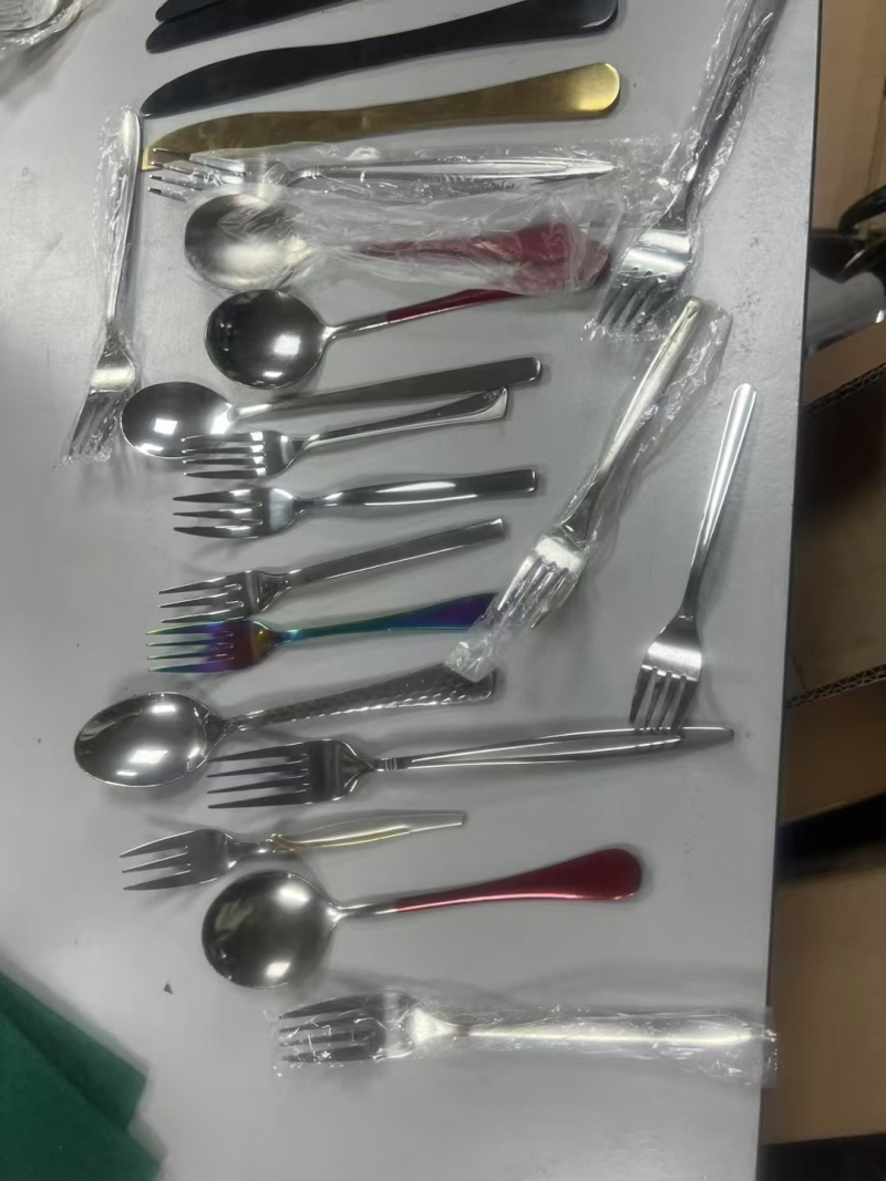 精抛光刀、叉🍴3吨左右，几块钱一斤