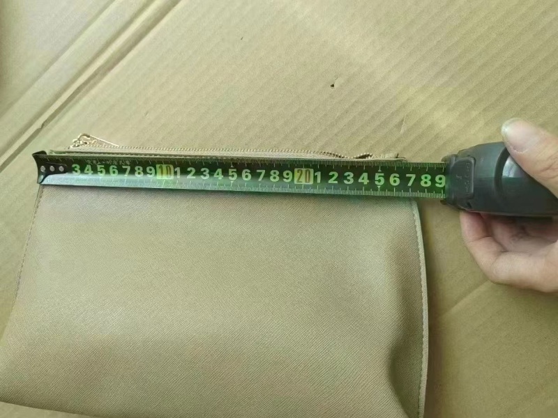 洗漱化妆皮质包大号，尺寸28×18，一箱100个，全部独立包装，一共8箱800个，几块钱一个处理