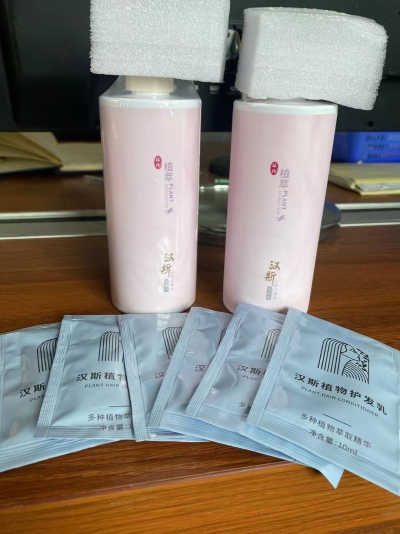 品牌洗发水套装2000套，两瓶各300毫升洗发水，六包护发素，26年9月到期，独立包装，贴单就走，品质嘎嘎好， 几块钱的事