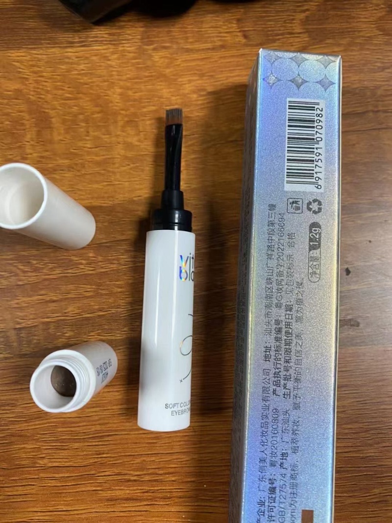 眉刷+眉膏11000盒，日期25月8月，几毛钱的事