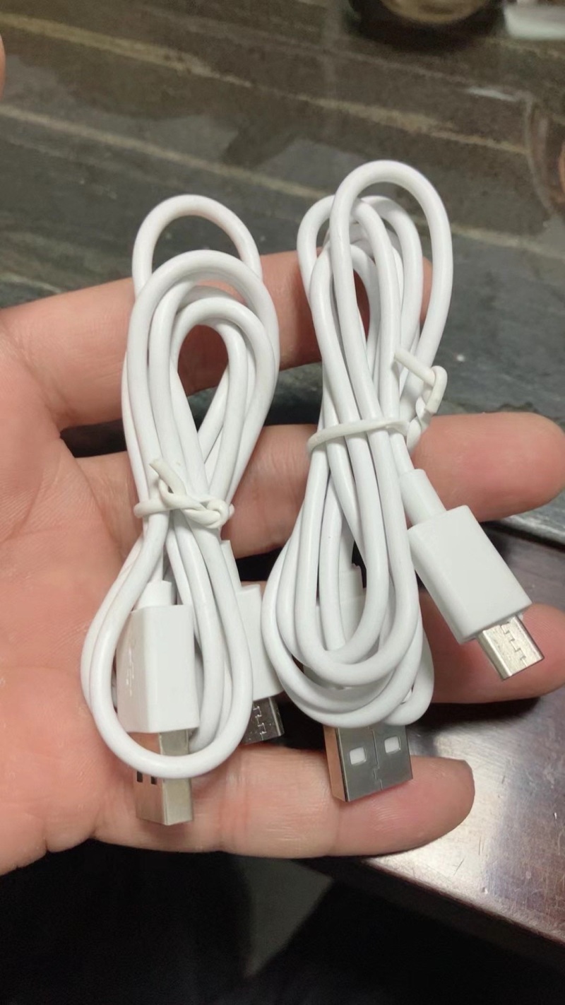 数据线v8 1700多条。数量少 打包出 300元💰