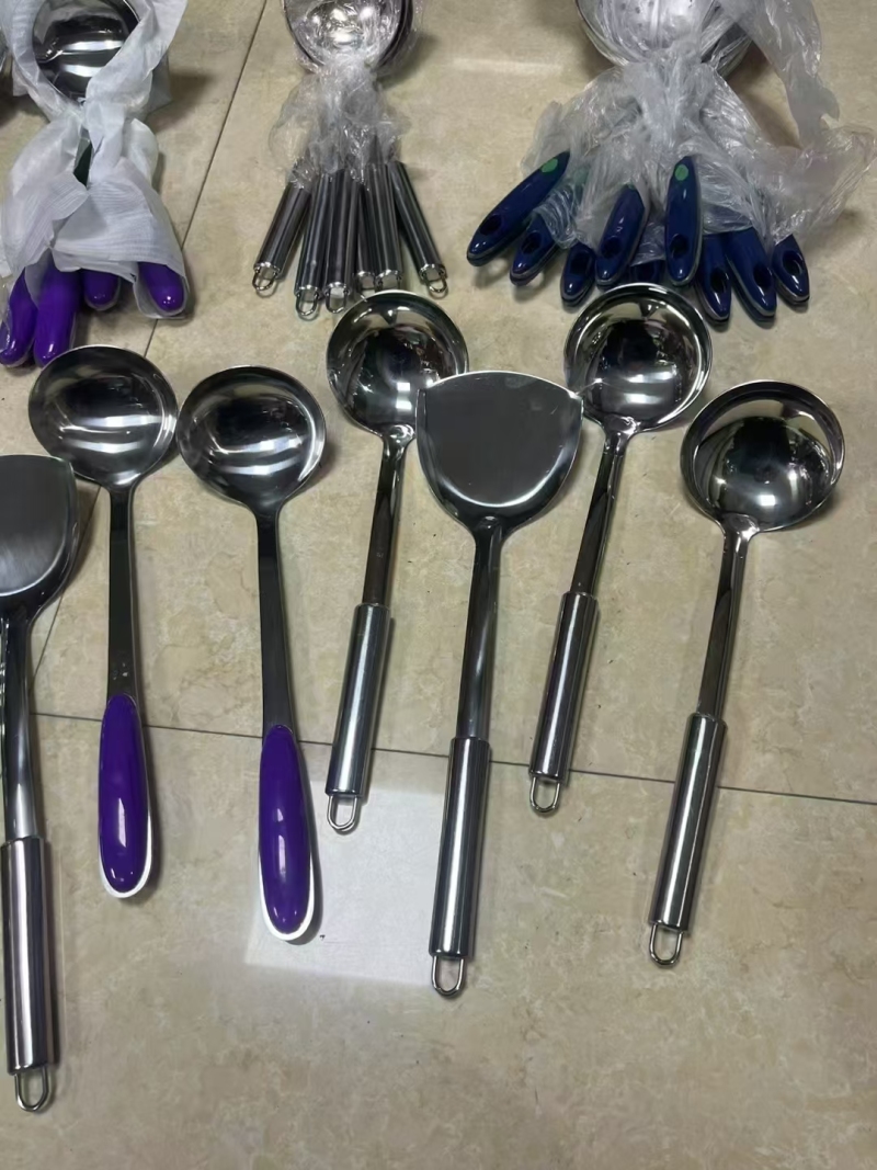 铲勺漏8吨左右， 11000元一吨， 分货500斤起批。