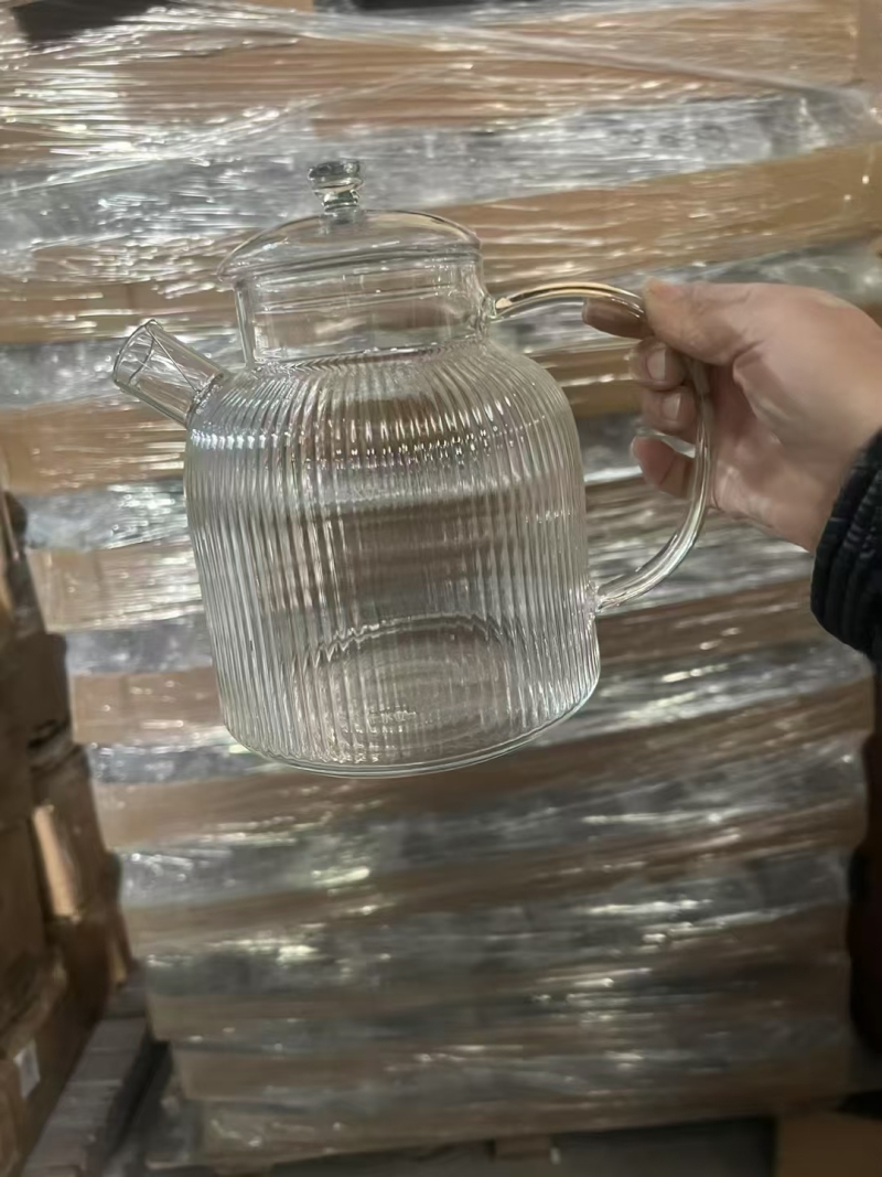 高硼玻璃壶500套左右，4元一套。