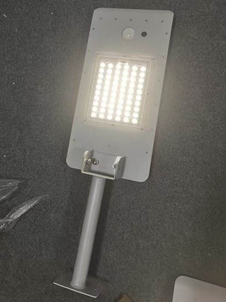太阳能一体压铸铝路灯3000套