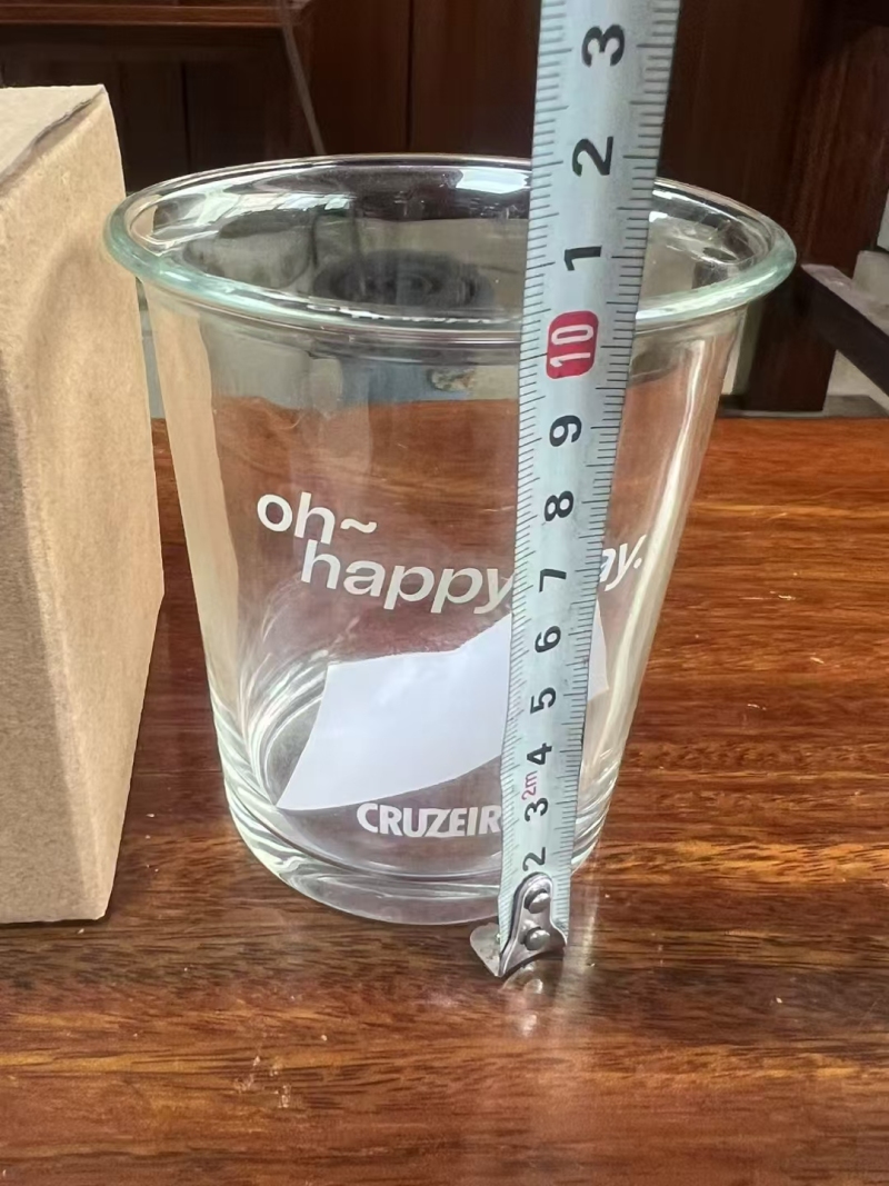 翻口玻璃杯9000个，一块钱一个。