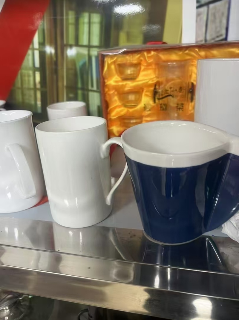 陶瓷杯到货30000个左右， 5毛钱一个，2000个起批。