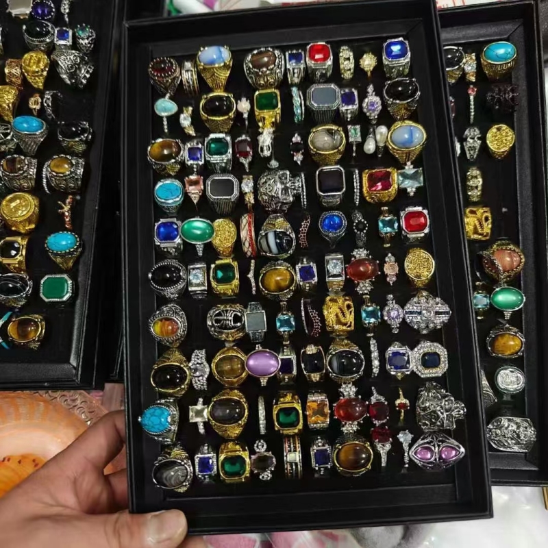 高端合金戒指10万个，全新无瑕疵，花色款式多，全是精品，清货价格美丽。