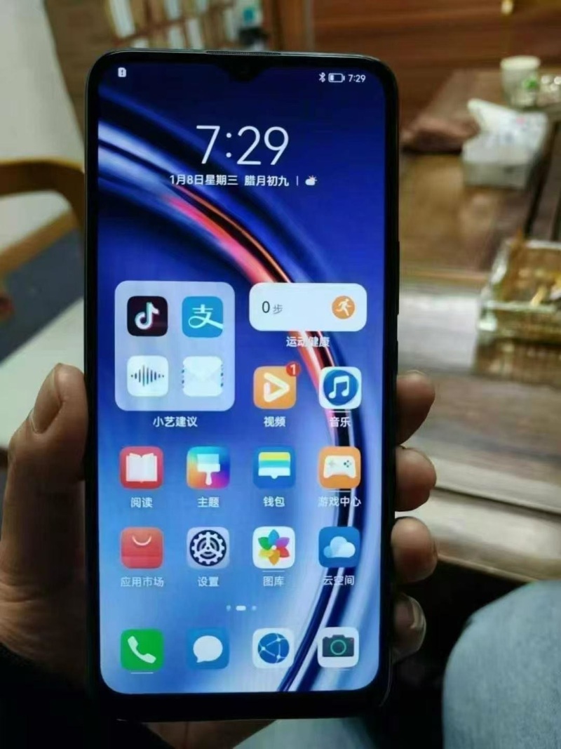 出口外贸， 华为麦芒10SE，6+128内存， 单机500台，包装配件可选配。