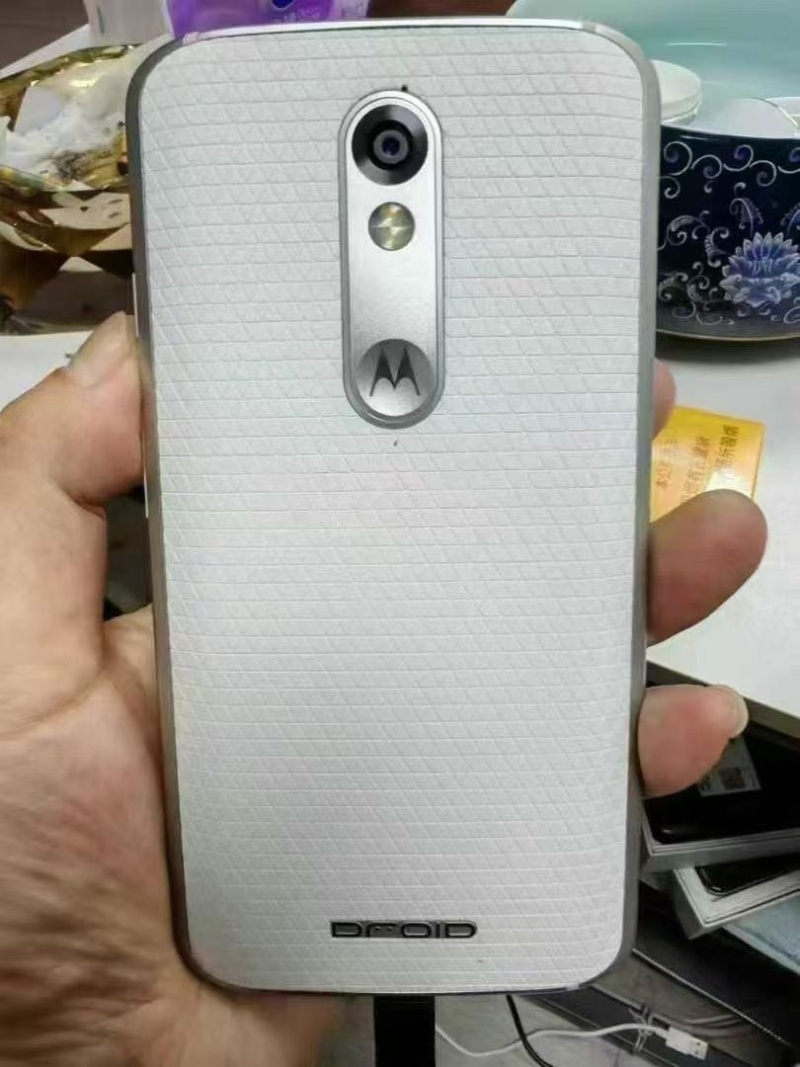 国际版摩托罗拉XT1585，全新全套原封正品。4+32入仓1000多台，4+64入仓300台。