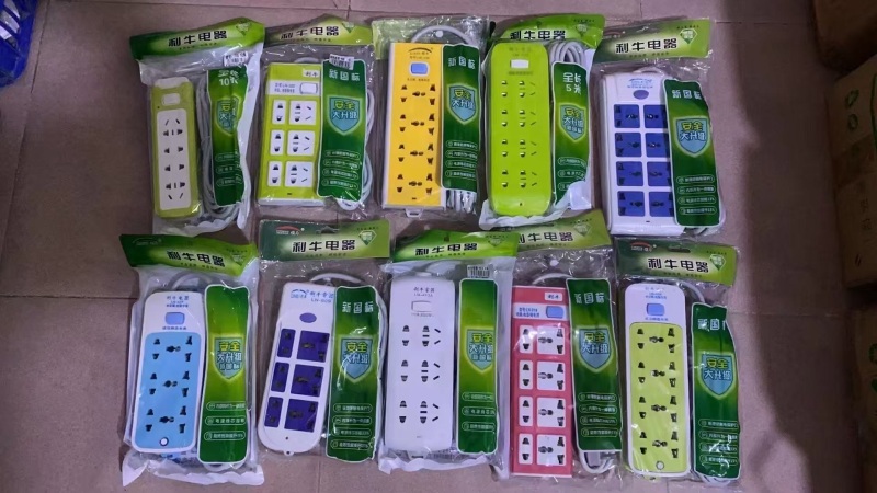 插排 插板。独立包装，2000个起批， 随机发货，不挑款 3.8元一个
