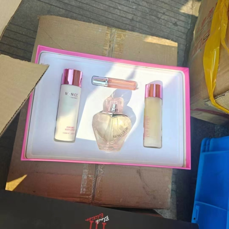 香水套盒1900套，款式多，品质好