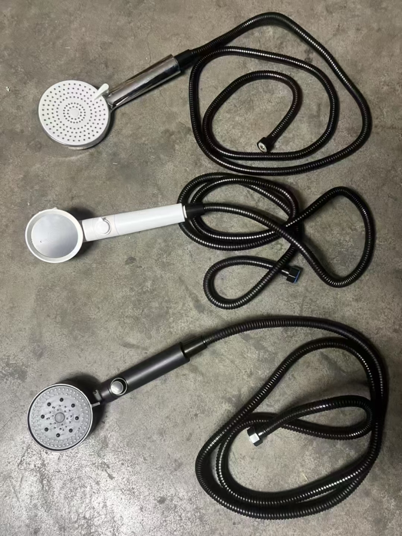 花洒套装1300斤左右， 高档货，品质保证！ 5元一斤，🈴3元多一套