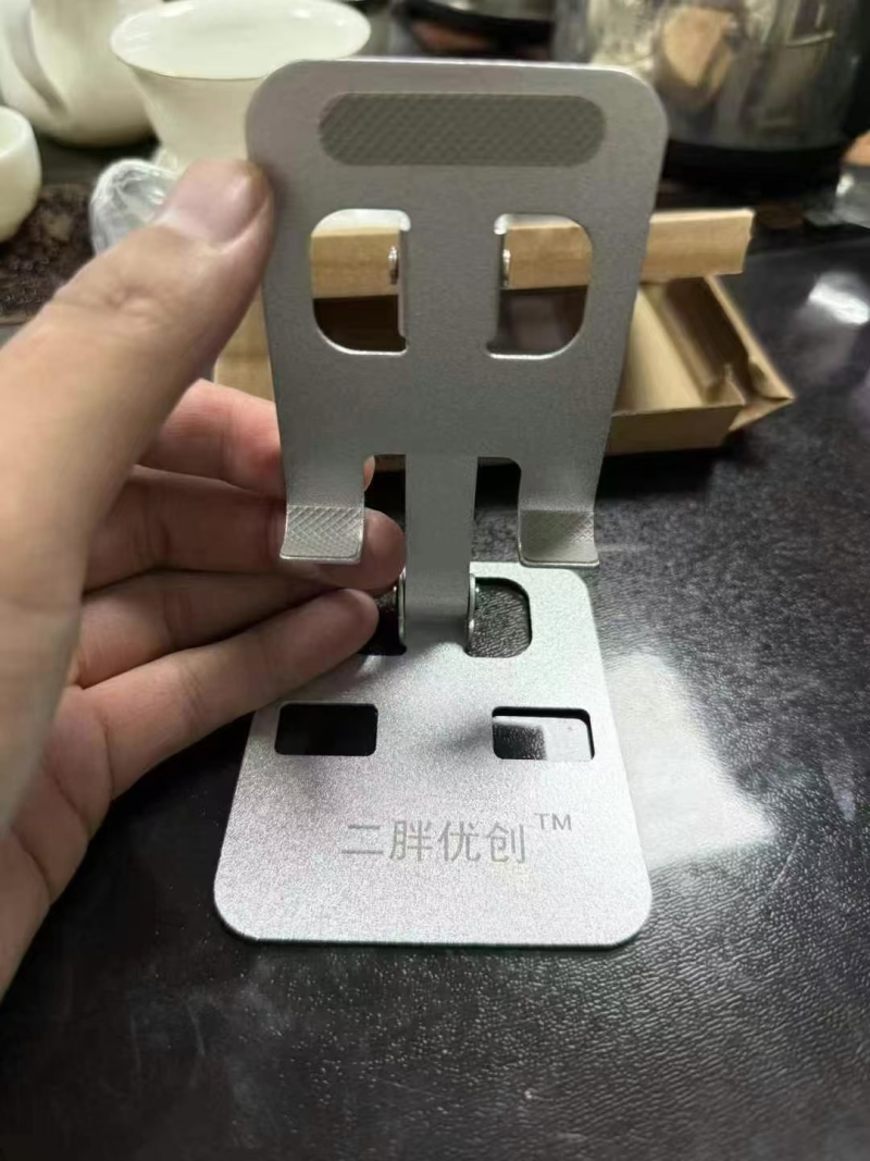 5000pcs，全铝合金金属折叠手机支架，单个重量110g，牛皮纸盒装，有兴趣私聊[握手]
