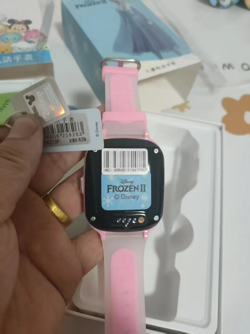 品牌迪士尼，插卡儿童定位手表，350个。带防伪码，两个款式，低价处理