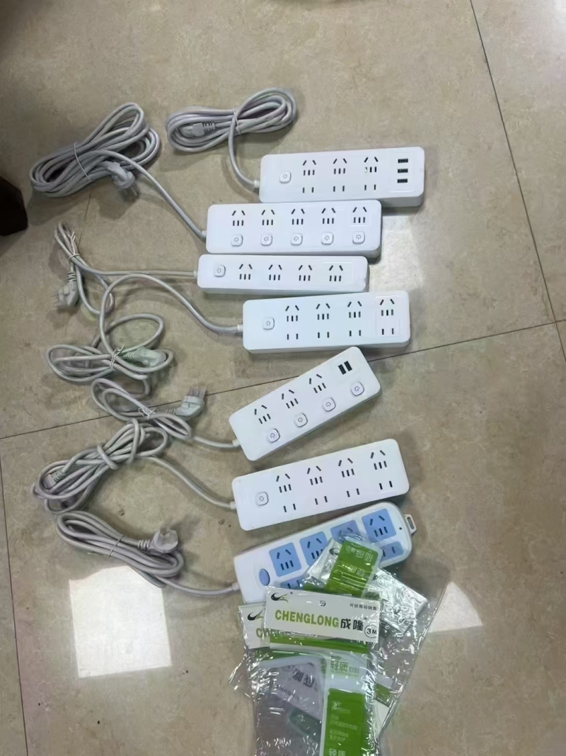 插板剩余6000个左右，没有包装，带包装已售完，3块多/个，500个起批