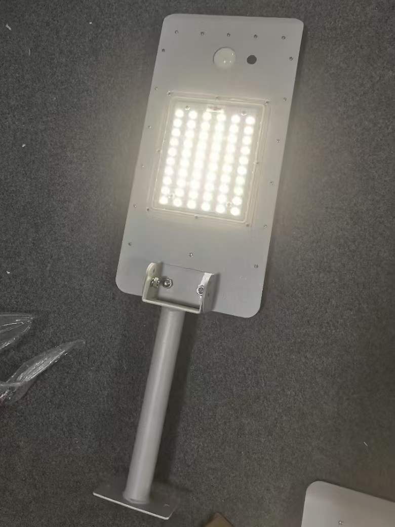 压铸铝一体化路灯 带人体感应现货3000套