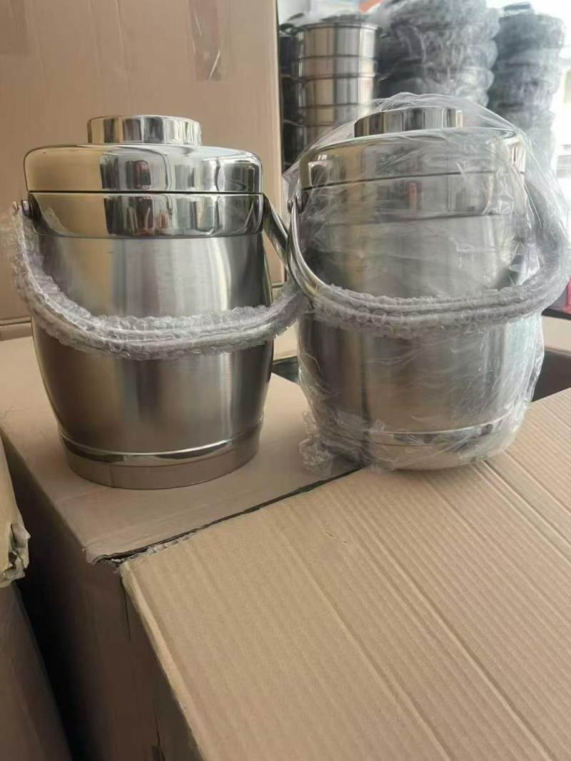 3.8升饭盒，300个左右， 每件18个，低价出。