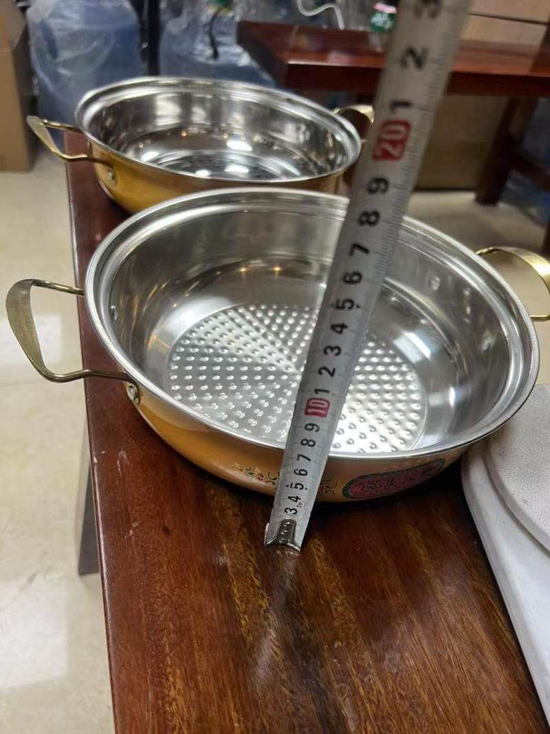 26公分汤锅， 1100个左右，配有蒸片， 全清3.8元一个！