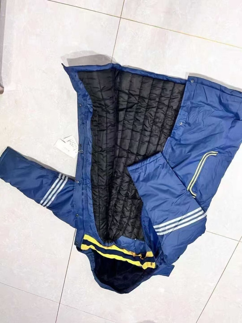 冷库防寒服，冬季环卫防寒棉袄，应急救援服，单色深蓝色，尺码，XL，数量3000多件，超低价处理，绝对物超所值，内胆：100%新疆棉花，外套面料：棉涤。十几块钱的事