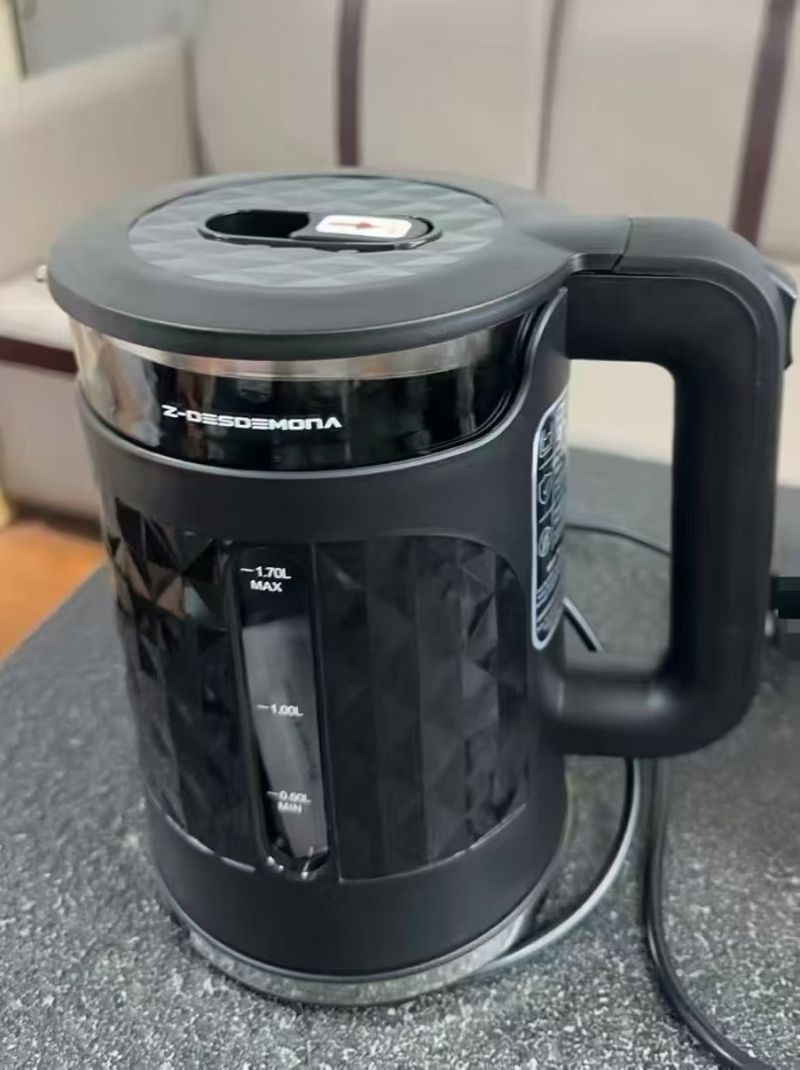 220v出口外贸欧洲，高砽硅玻璃电热水壶， 包胶防烫，防干烧自动蒸汽感应， 亚马逊售价29.9欧元， 还剩3800台， 低价