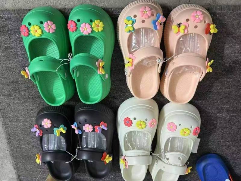 6000双一等品，品牌女洞洞鞋。6元一双