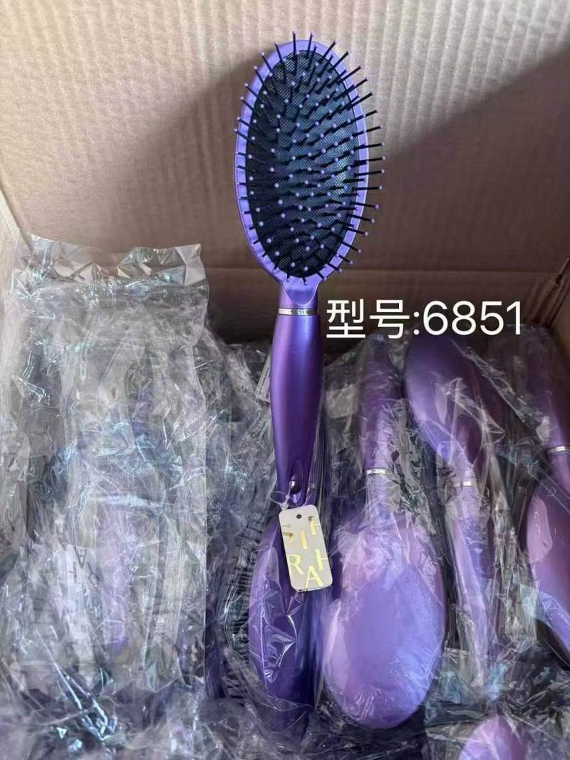 气垫梳子2万个左右，2元一个处理