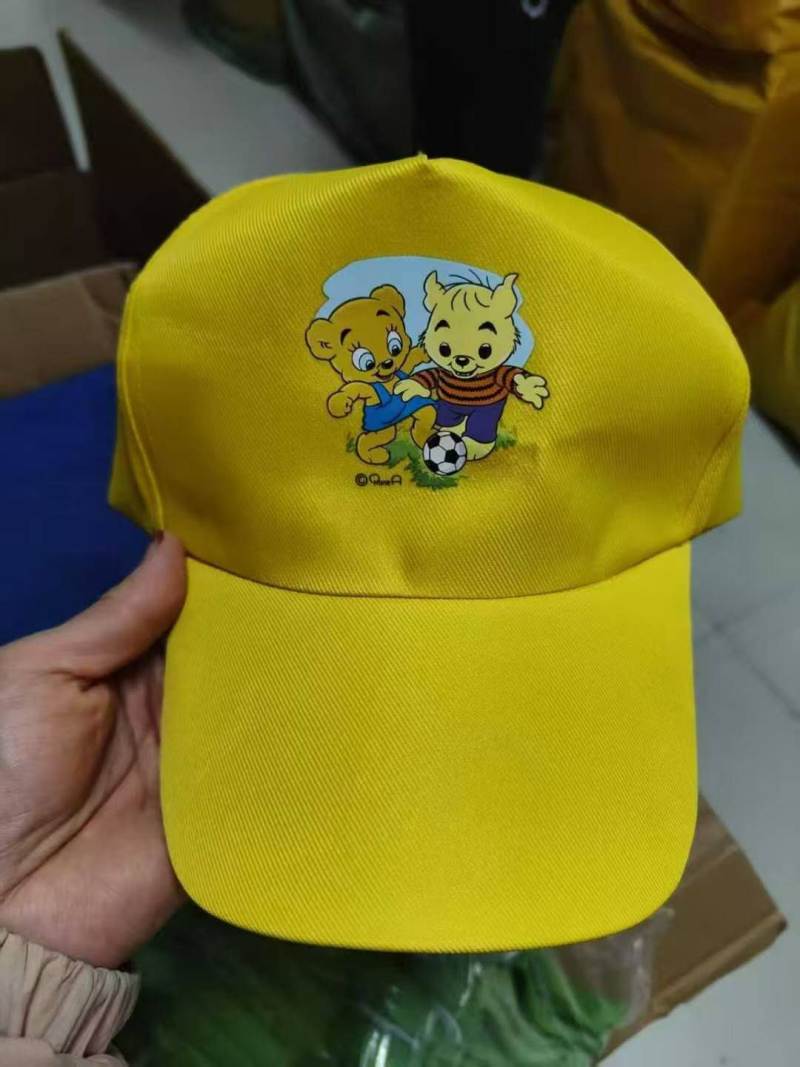 儿童帽子10000来个，单款单色 ​特价0.7一个，要的请联系