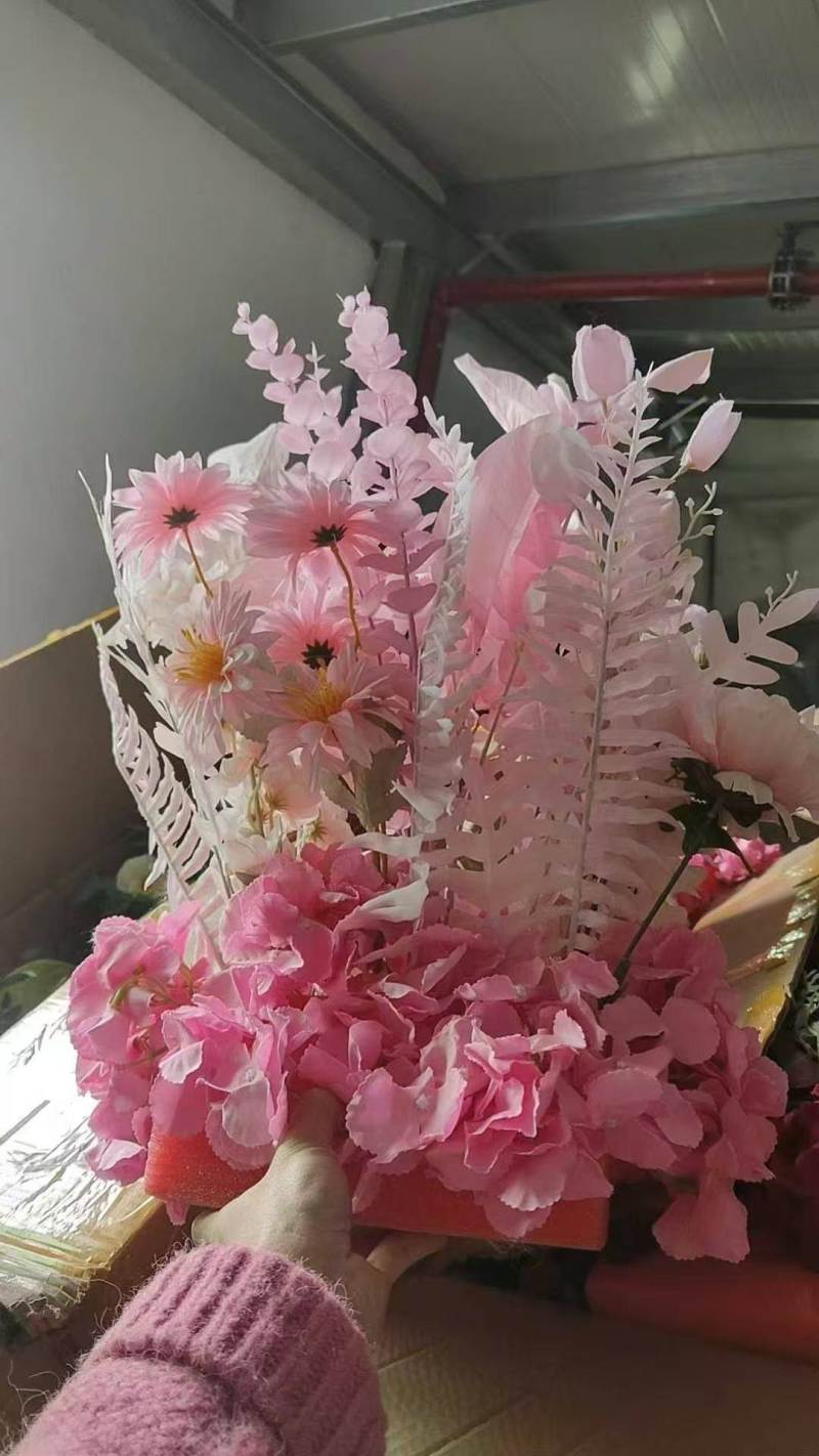 假花1000多斤，要的请联系，很美很好看