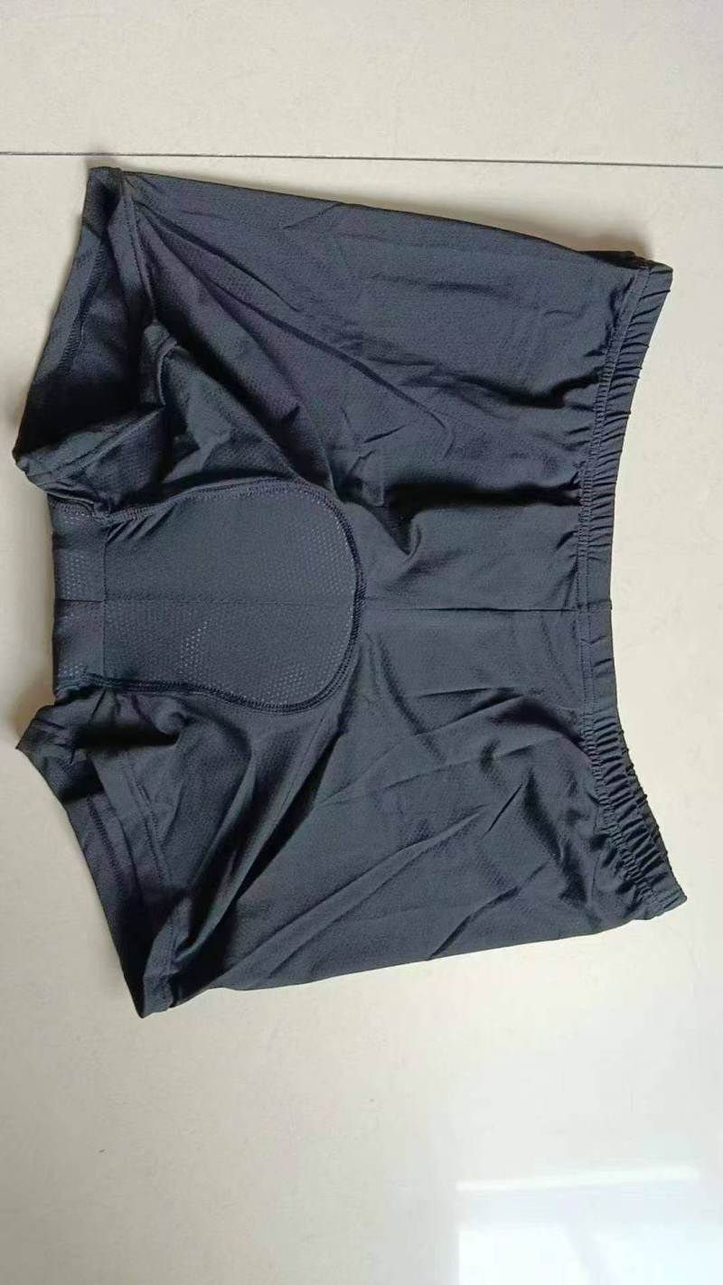 户外骑行裤，3000条左右， 非常便宜，一瓶水