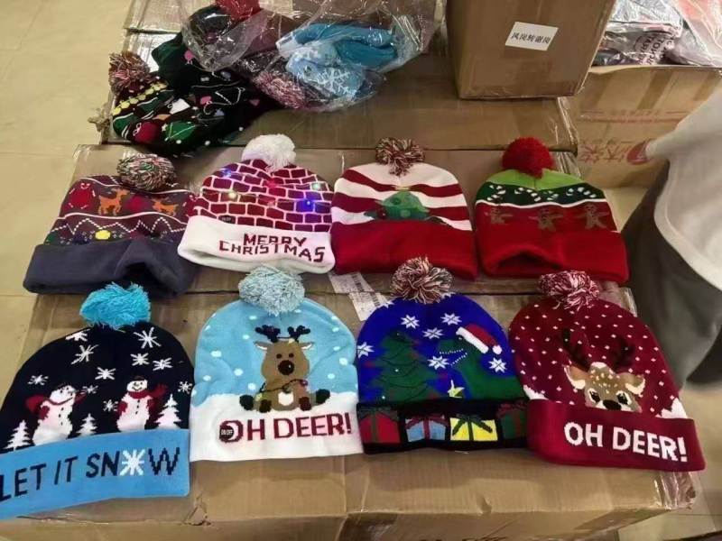 圣诞🎄系列针织加绒加彩灯帽1000个，2.5元清